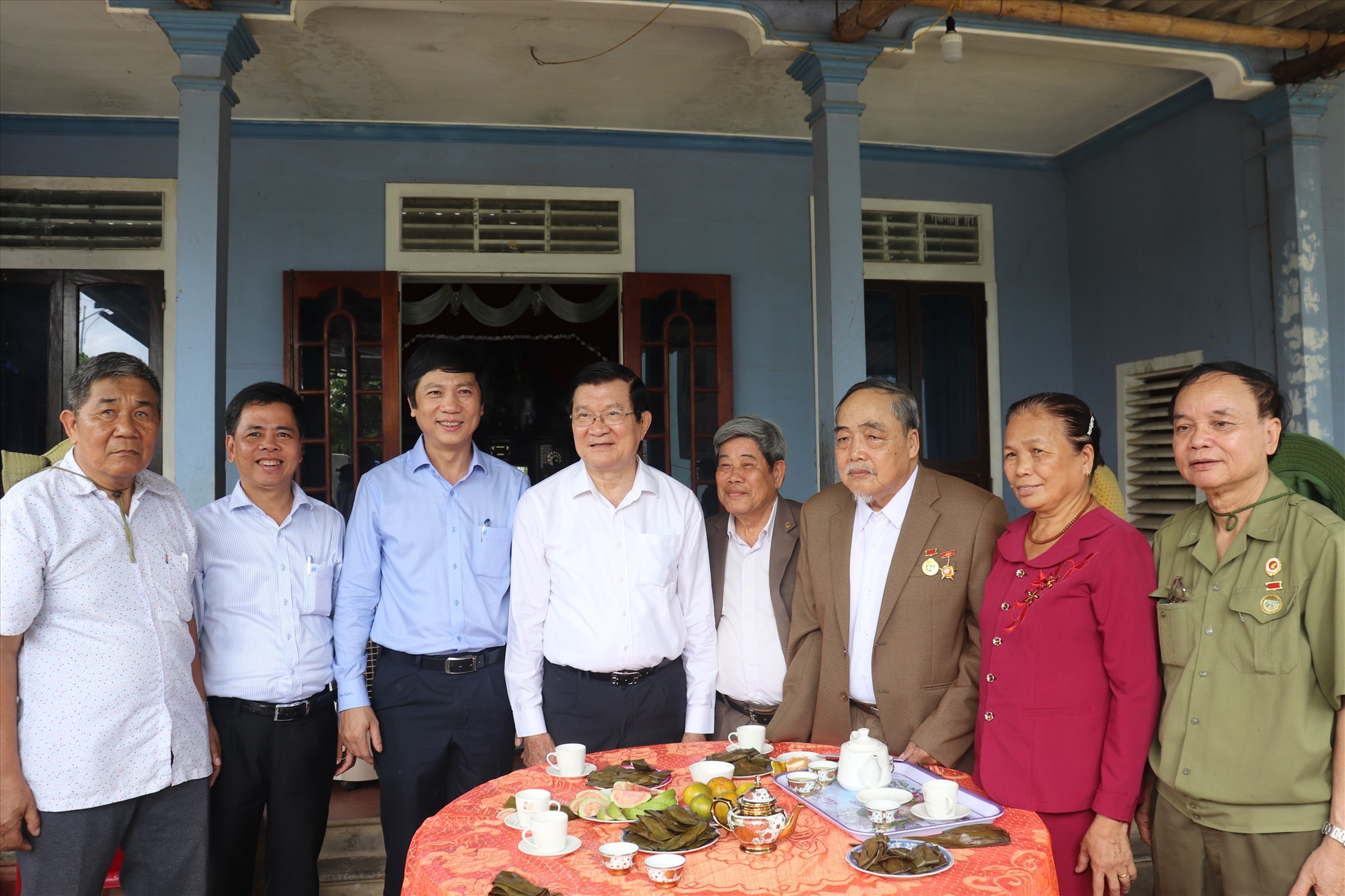 Đoàn đến thăm gia đình cựu tù chính trị Lê Thanh Cường, Trần Minh Quốc - Ảnh: T.P