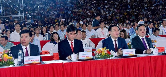 Chủ tịch Quốc hội Vương Đình Huệ, Phó Thủ tướng Chính phủ Trần Lưu Quang cùng các đại biểu dự Lễ khai mạc - Ảnh: Báo Đại biểu nhân dân