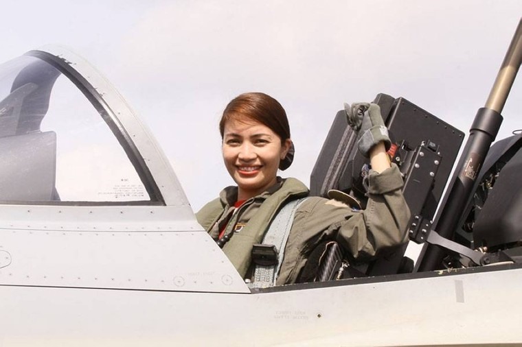 Đại úy Jul Laiza Beran thuộc Không quân Philippines.