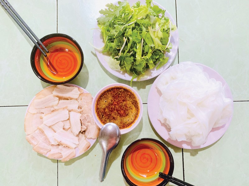 Món bánh ướt ở làng Phương Lang, xã Hải Ba, huyện Hải Lăng đã chinh phục được rất nhiều thực khách khi đến với Quảng Trị - Ảnh: H.T