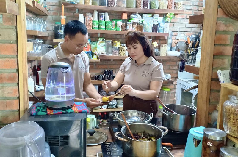 Cơ sở sản xuất và chế biến sen Bảo Liên chuẩn bị chu đáo các mặt hàng tham gia Lễ hội Văn hóa-Ẩm thực Việt Nam năm 2023 - Ảnh: M.Đ