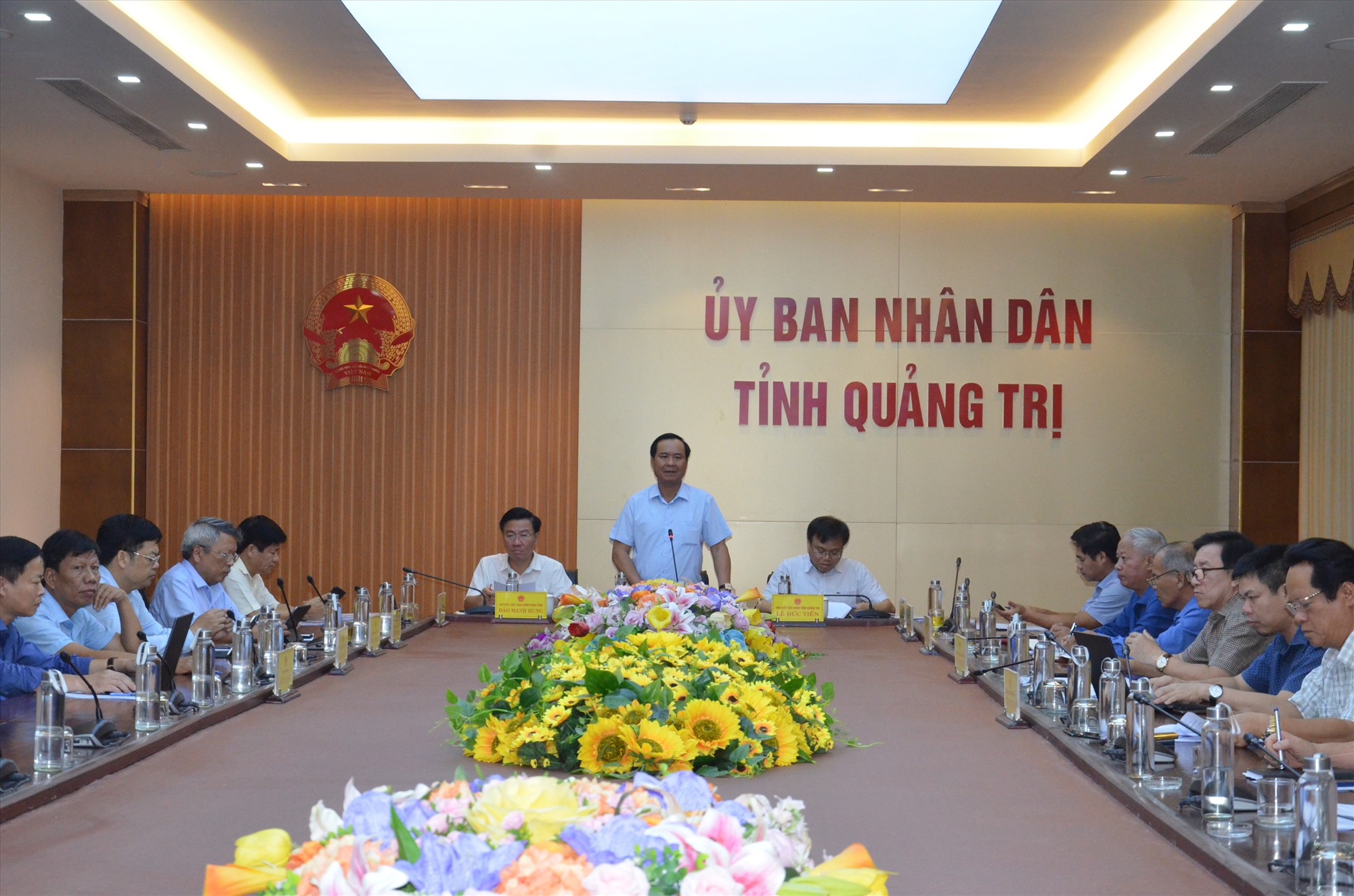 Chủ tịch UBND tỉnh Võ Văn Hưng phát biểu kết luận phiên họp - Ảnh: Lê Minh