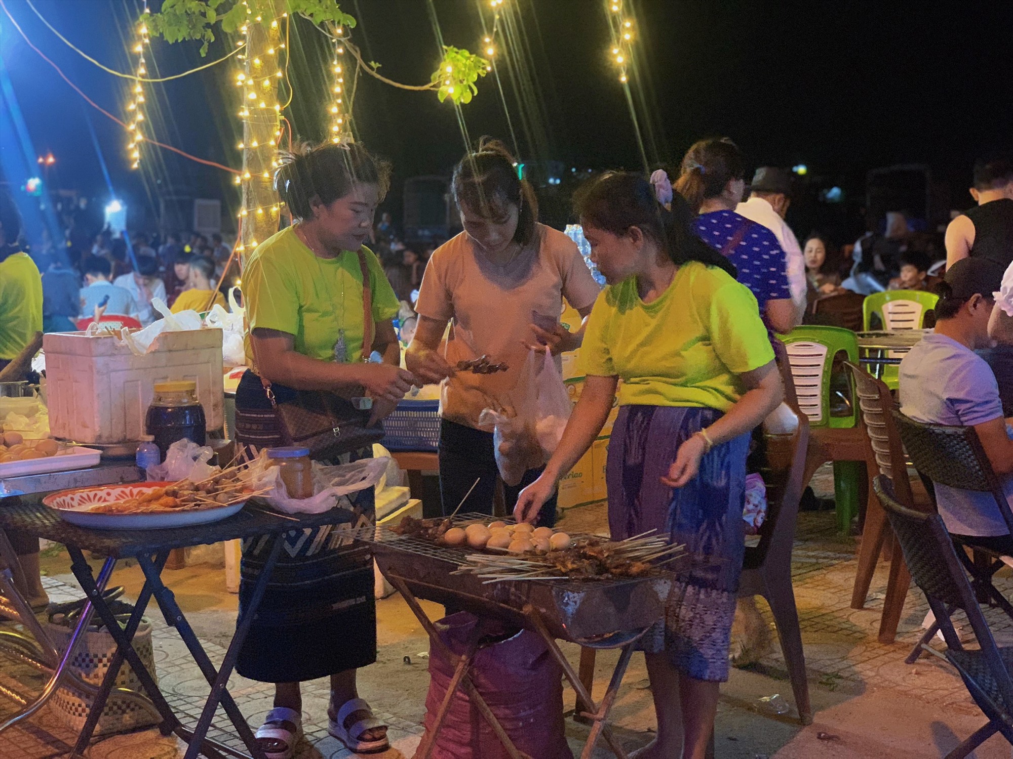 Không gian ẩm thực Lào là điểm đến ưa thích của du khách trong và ngoài nước