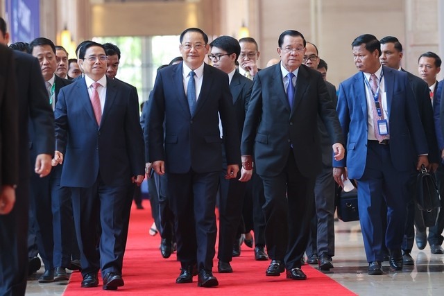 Thủ tướng Chính phủ Phạm Minh Chính, Thủ tướng Lào Sonexay Siphandone và Thủ tướng Campuchia Hun Sen nhất trí đẩy mạnh hợp tác kết nối ba nền kinh tế.