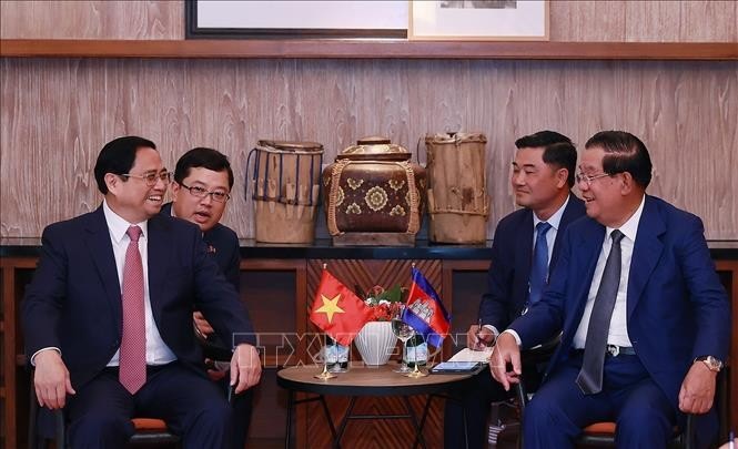 Thủ tướng Phạm Minh Chính gặp Thủ tướng Campuchia Hun Sen. Ảnh: Dương Giang