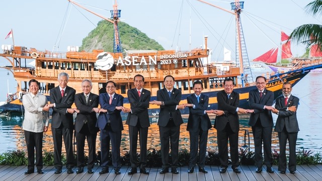 Thủ tướng Phạm Minh Chính cùng lãnh đạo các nước tham dự Lễ khai mạc Hội nghị Cấp cao ASEAN lần thứ 42 - Ảnh: VGP/Nhật Bắc