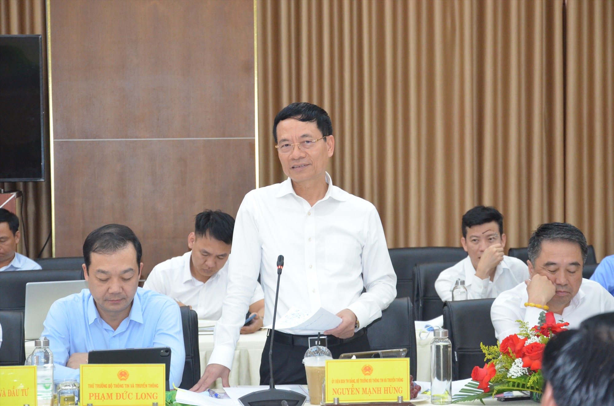 Bộ trưởng Bộ Thông tin và Truyền thông Nguyễn Mạnh Hùng phát biểu tại phiên làm việc - Ảnh: Lê Minh