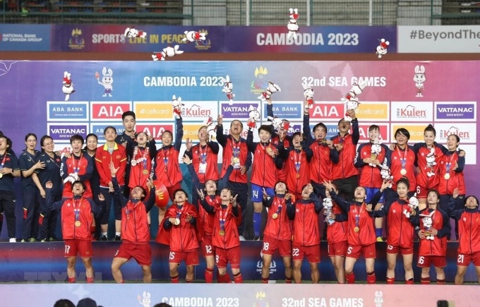 Đội tuyển bóng đá nữ Việt Nam xuất sắc giành HCV SEA Games 32. (Ảnh: Hoàng Linh/TTXVN)