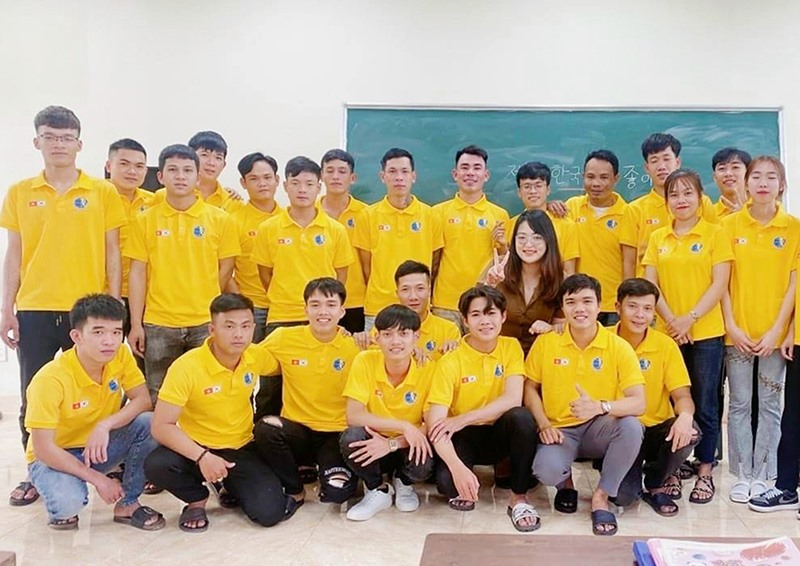 Lớp đào tạo tiếng Hàn Quốc phục vụ xuất khẩu lao động của Trung tâm Dịch vụ việc làm Quảng Trị -Ảnh: TÚ LINH