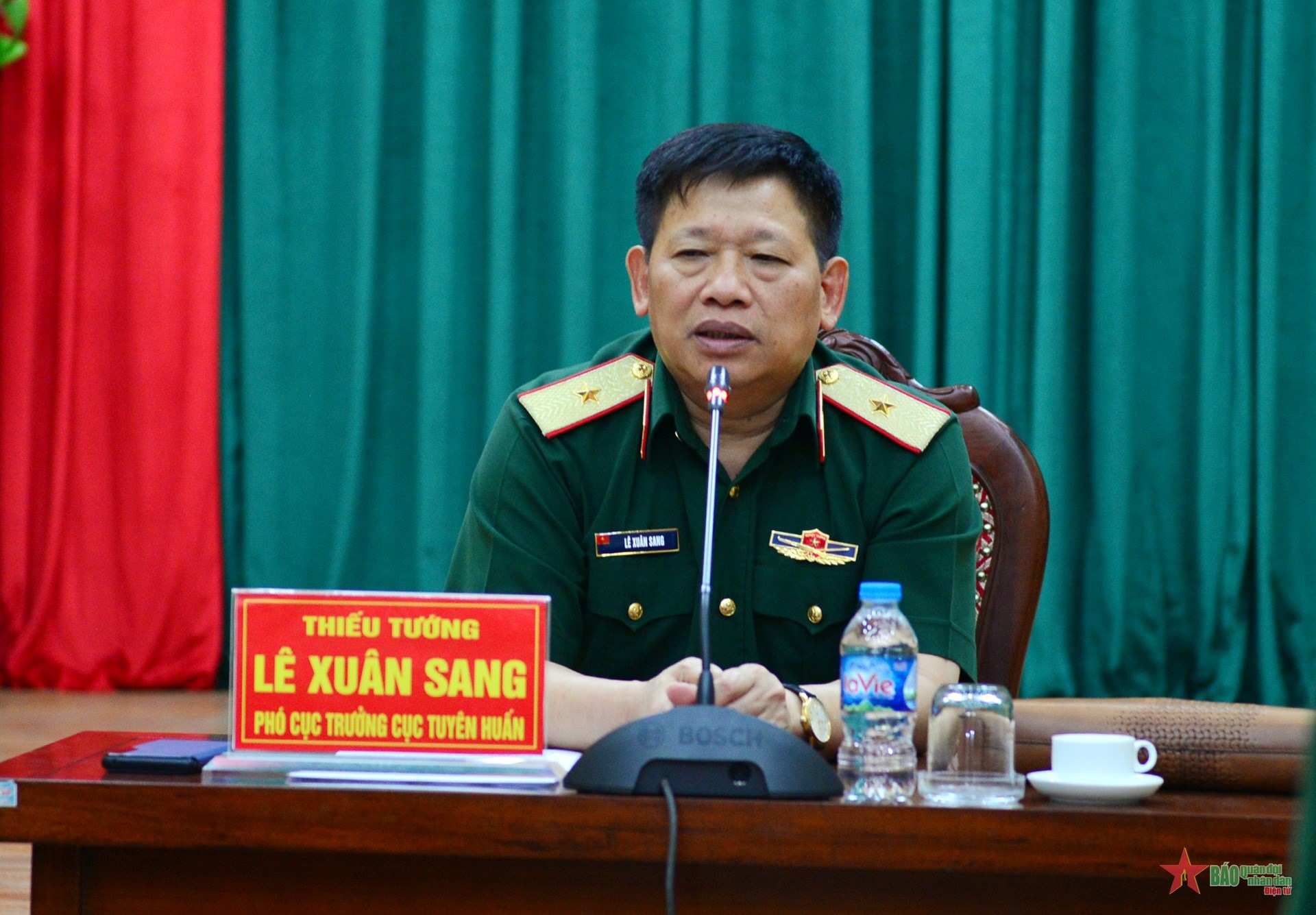 Thiếu tướng Lê Xuân Sang chủ trì cuộc họp.