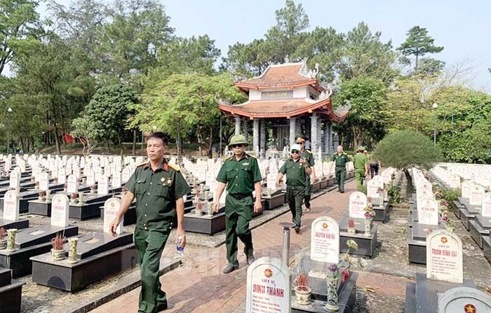 Những ngày cuối tháng tư, nhiều đoàn cựu chiến binh về với Nghĩa trang liệt sĩ Trường Sơn tưởng nhớ đồng đội