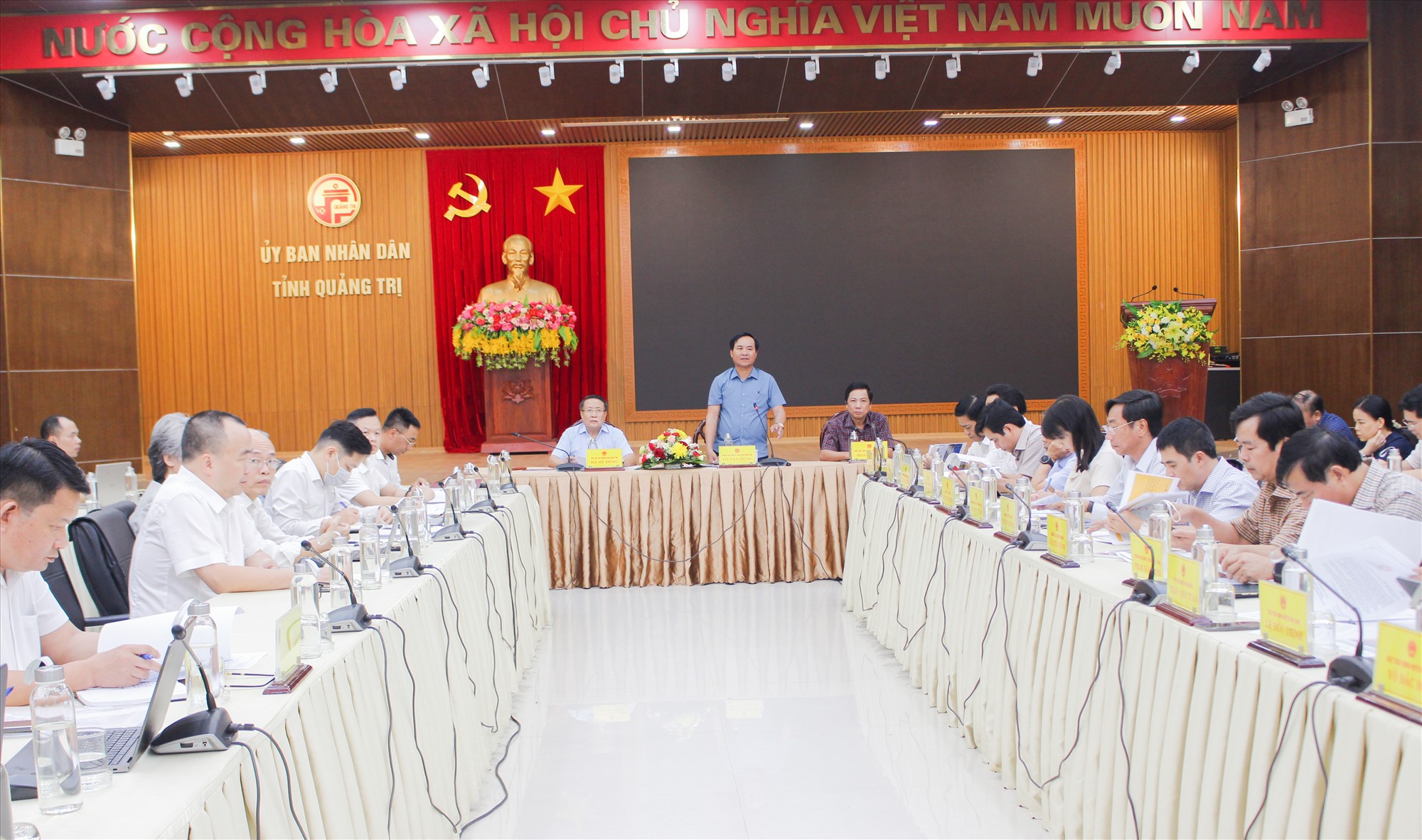 Chủ tịch UBND tỉnh Võ Văn Hưng yêu cầu UBND huyện Cam Lộ đẩy nhanh tiến độ lập quy hoạch đối với Khu đô thị phức hợp, nghỉ dưỡng và sân golf Cam Lộ - Ảnh: T.T