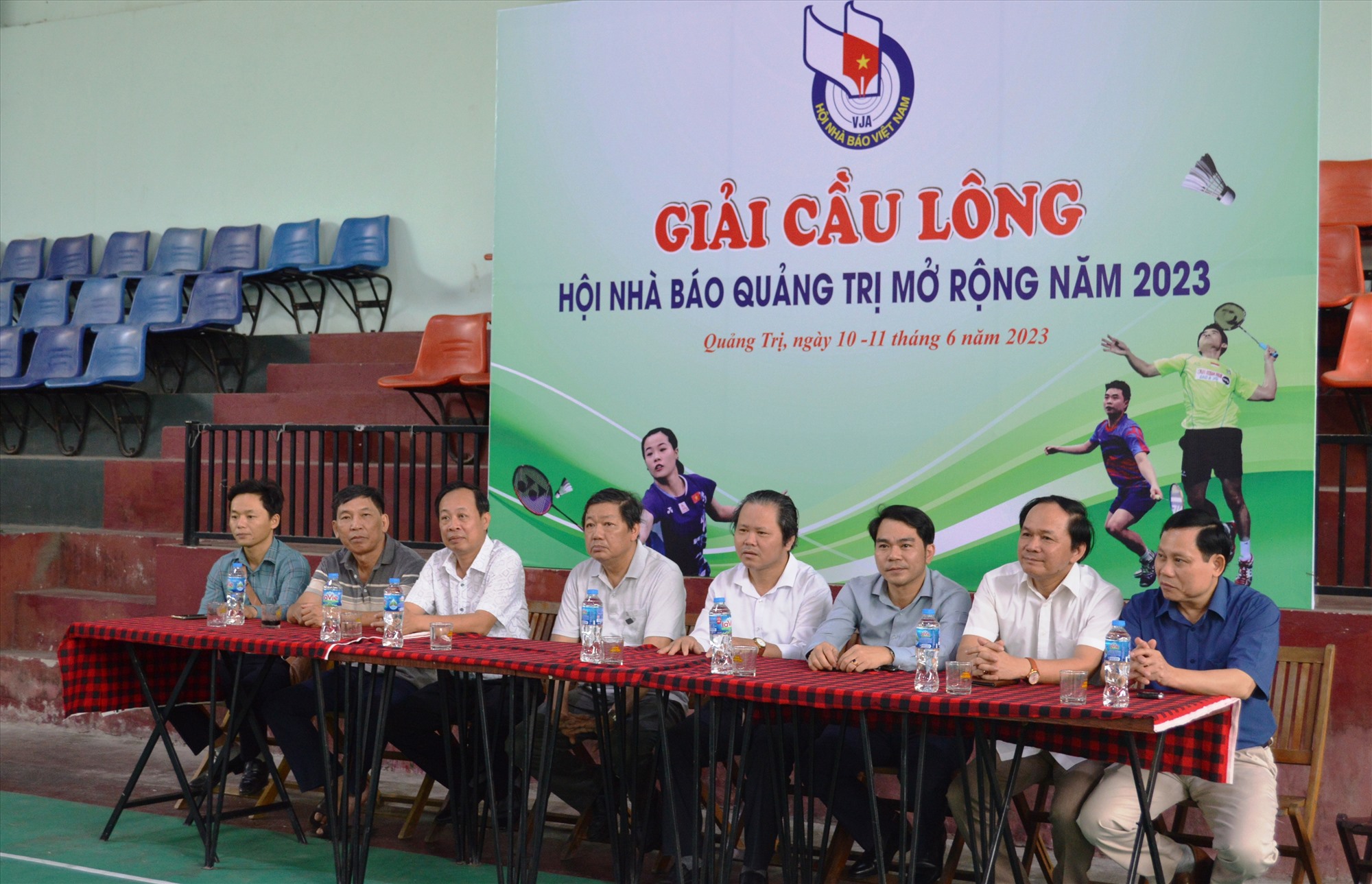 Các đại biểu tham dự Giải cầu lông Hội Nhà báo tỉnh Quảng Trị mở rộng năm 2023 - Ảnh: ĐV