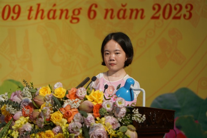 Lê Thị Thắm phát biểu tham luận tại hội nghị kỷ niệm 75 năm ngày Chủ tịch Hồ Chí Minh ra Lời kêu gọi thi đua ái quốc ...