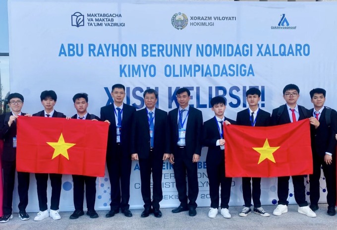 8 thí sinh đội tuyển Việt tham dự Olympic Hoá học quốc tế cho học sinh dưới 18 tuổi đều giành huy chương.