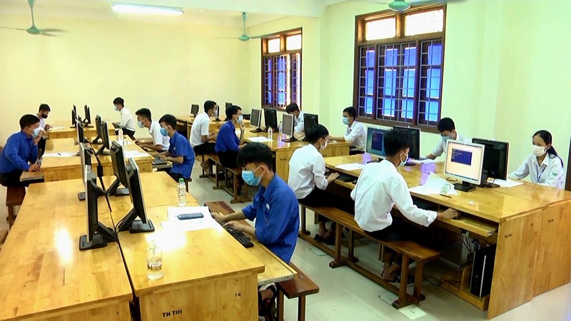 Các trường học ở Vĩnh Linh đã huy động nhiều nguồn lực để đầu tư, nâng cấp hệ thống phòng học tin học -Ảnh: N.Đ