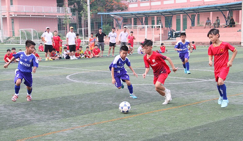 HLV Thông Tân đánh giá cao cầu thủ trẻ của bóng đá Quảng Trị -Ảnh: M.Đ