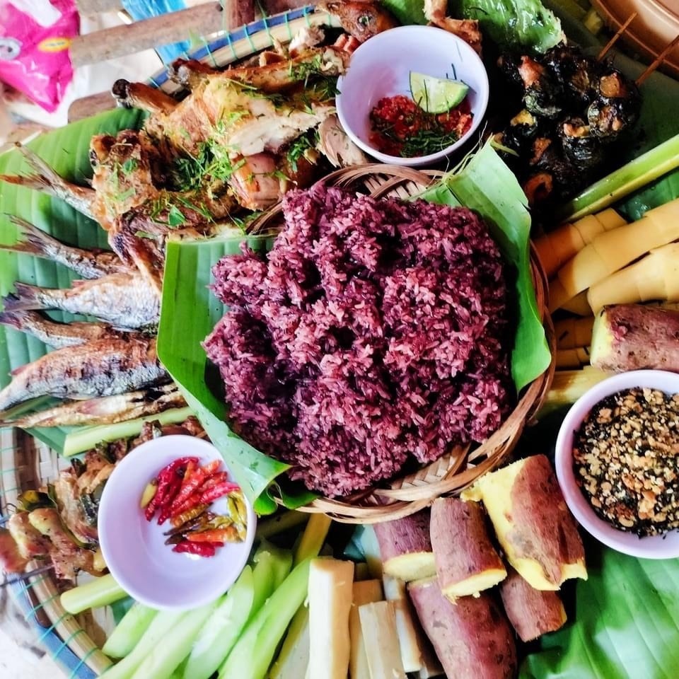Những món ăn đậm đà hương vị núi rừng do người Vân Kiều chế biến ở điểm du lịch cộng đồng A Lao, xã Tà Long.