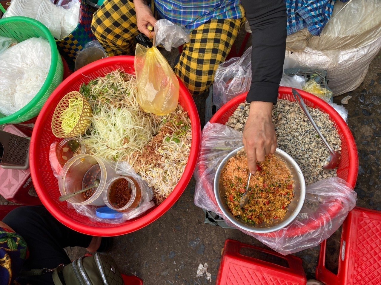 Bún Hến - món ăn yêu thích của nhiều người khi ghé chợ Đông Hà - Ảnh: Thúy Linh
