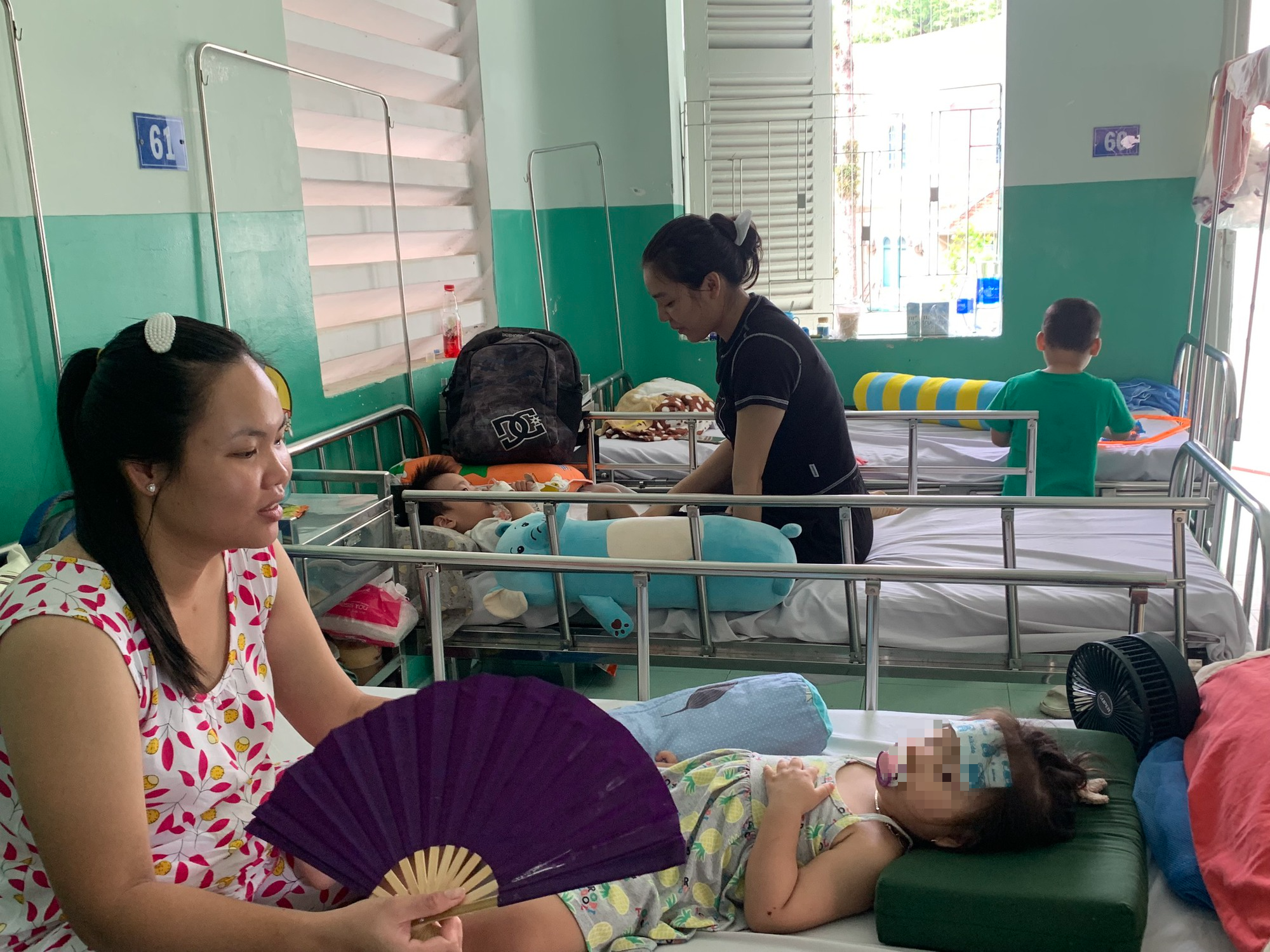 Trẻ mắc bệnh tay chân miệng đang điều trị tại Bệnh viện Nhi đồng 2 (TP.HCM).