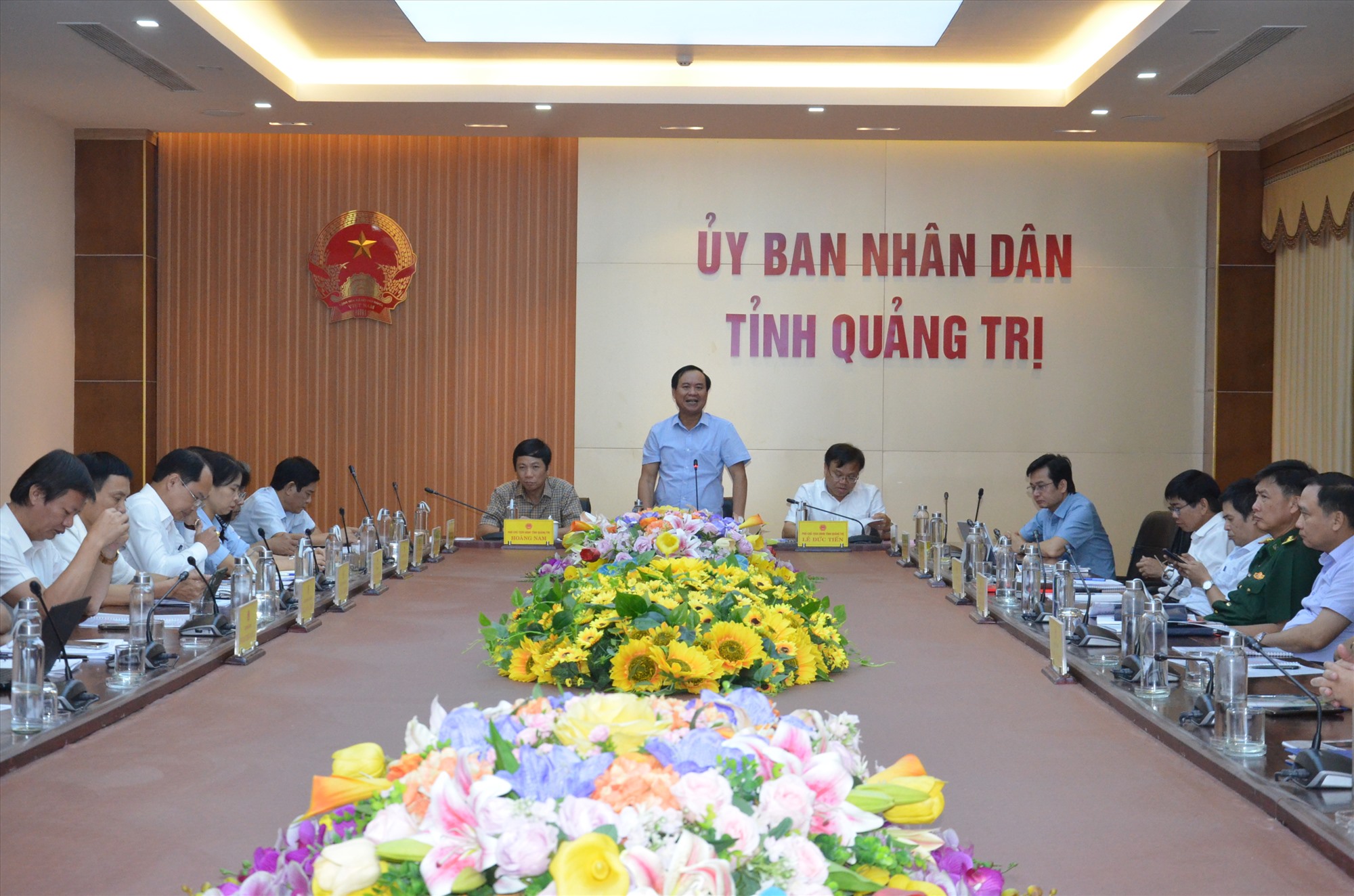 Chủ tịch UBND tỉnh Võ Văn Hưng phát biểu tại phiên họp - Ảnh: Lê Minh