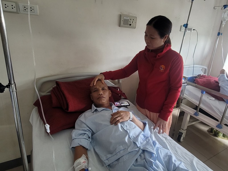 Anh Nguyễn Trung Hải điều trị bệnh tại Bệnh viện Trung ương Huế -Ảnh: V.L