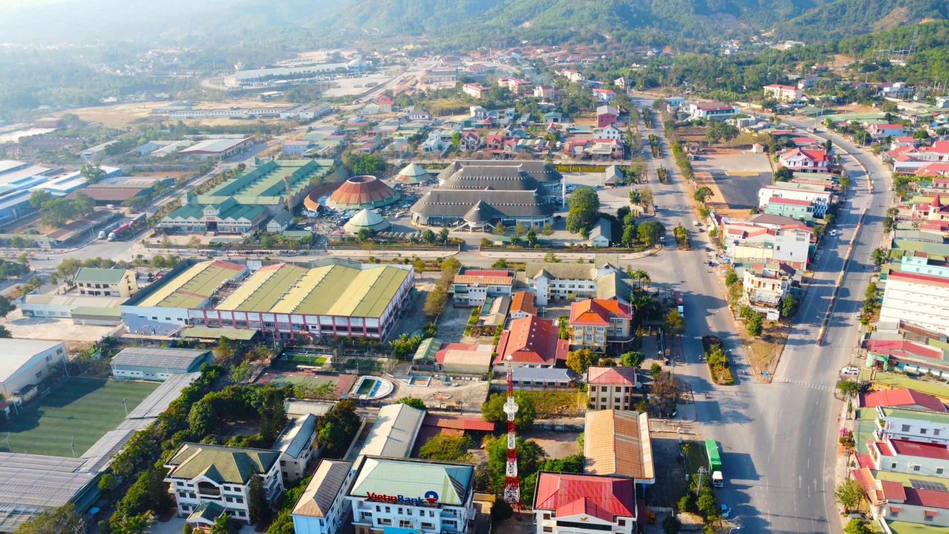 Cảnh quan thị trấn Lao Bảo, huyện Hướng Hóa.