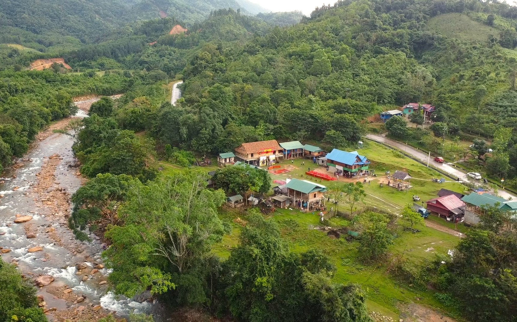 Toàn cảnh thôn Chênh Vênh ở xã Hướng Phùng, huyện Hướng Hóa.