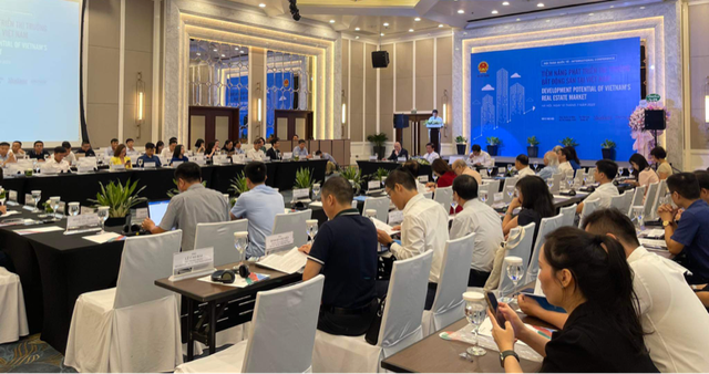 Các đại biểu tham dự hội thảo đều chung quan điểm, dù thị trường bất động sản Việt Nam đang khó khăn, nhưng tiềm năng và cơ hội đầu tư phát triển là rất lớn - Ảnh: VGP/HM