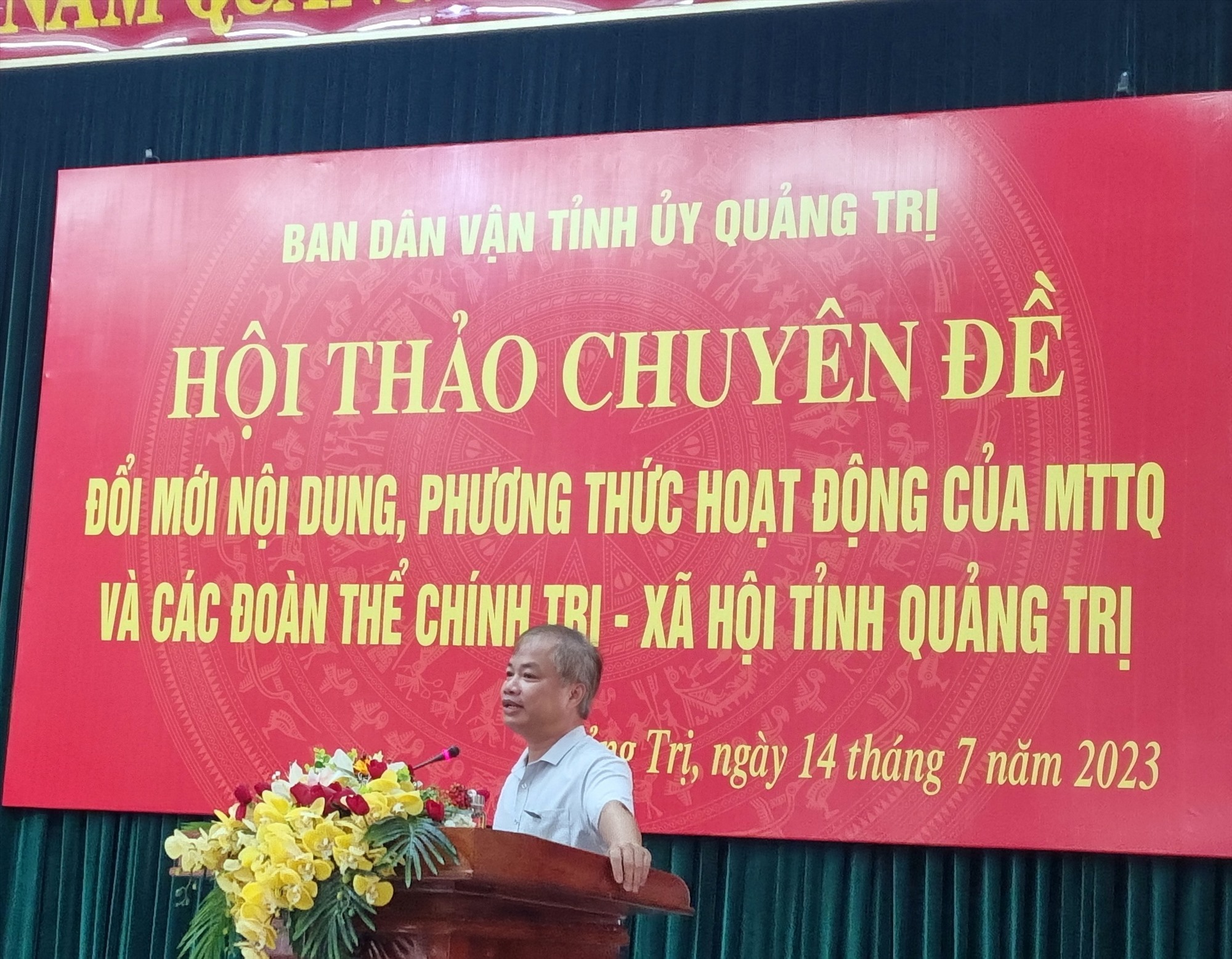 Phó Trưởng Ban Tổ chức Tỉnh ủy Hồ Ngọc Ánh tham gia thảo luận tại hội thảo - Ảnh: N.T