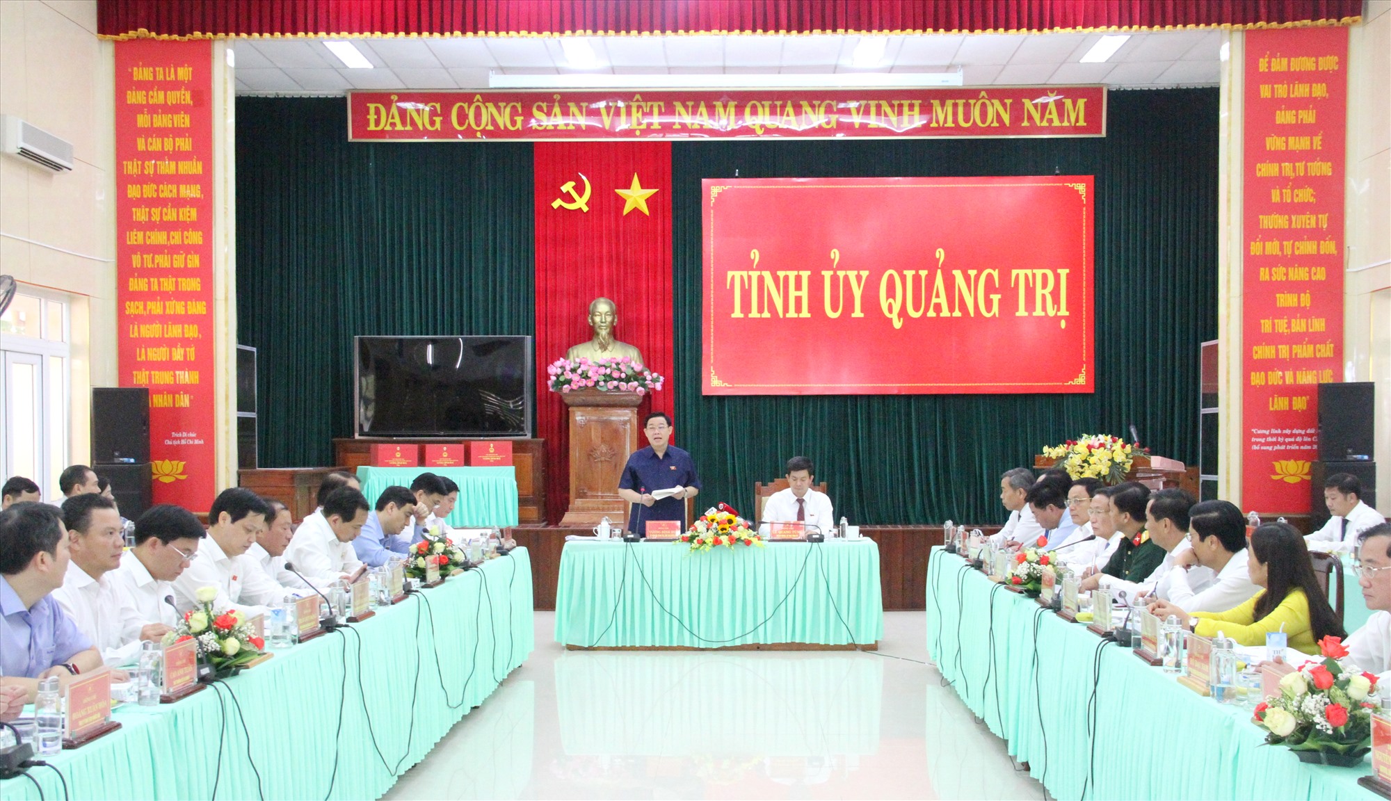 Chủ tịch Quốc hội Vương Đình Huệ phát biểu tại buổi làm việc - Ảnh: MĐ