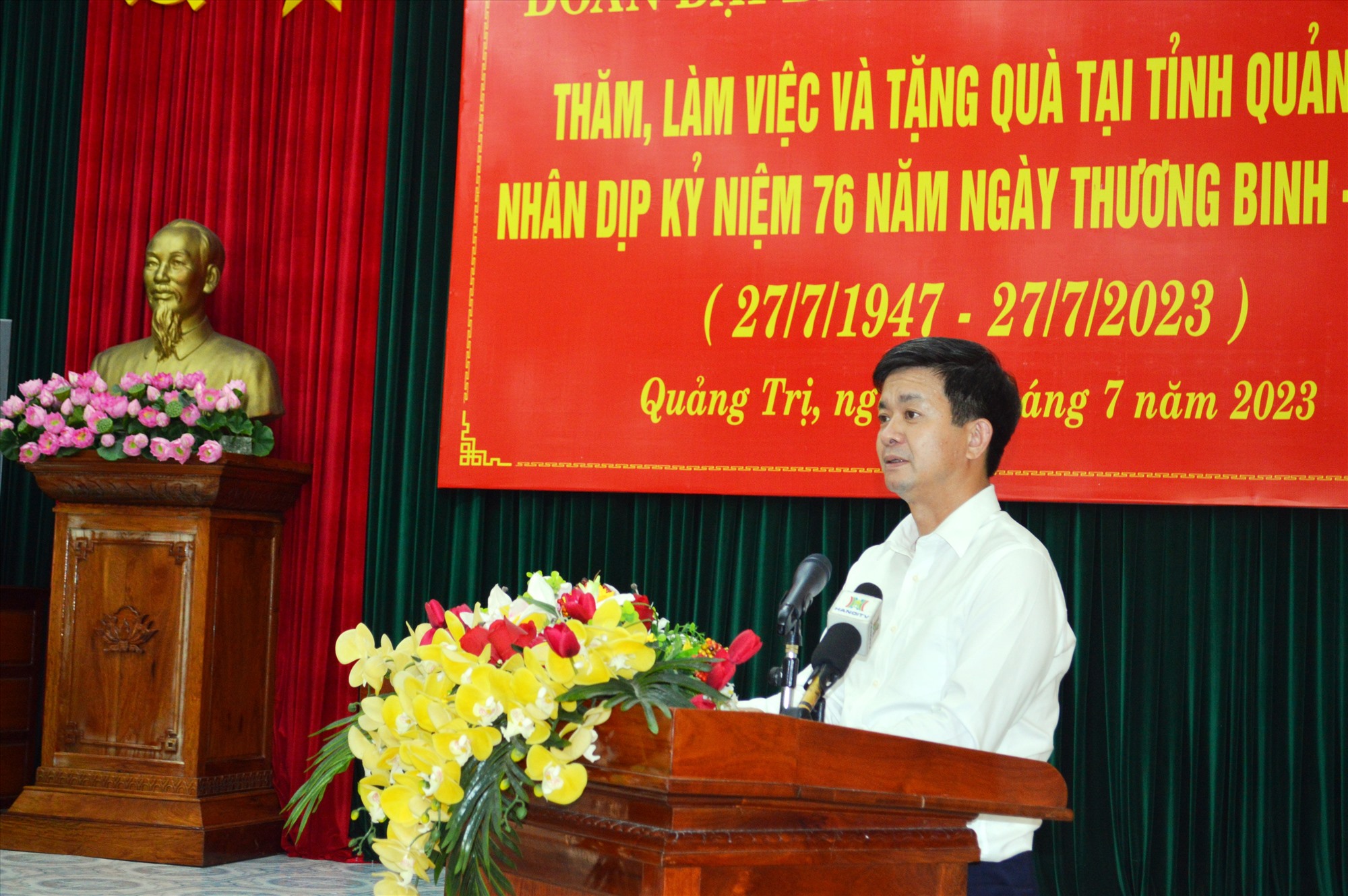 Bí thư Tỉnh ủy Lê Quang Tùng cảm ơn sự quan tâm, phối hợp của UBND TP. Hà Nội và các sở, ban, ngành của thành phố trong hợp tác với tỉnh Quảng Trị - Ảnh: ĐV