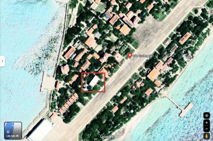 Bức ảnh vệ tinh với quốc kỳ Việt Nam bị nghi bôi trắng trên ứng dụng Google Maps và Google Earth. (Ảnh chụp màn hình Google Maps trưa 11/7).