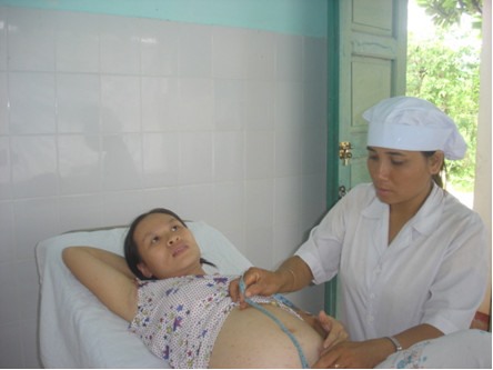 Thăm khám cho phụ nữ mang thai ở tuyến cơ sở - Ảnh: K.S