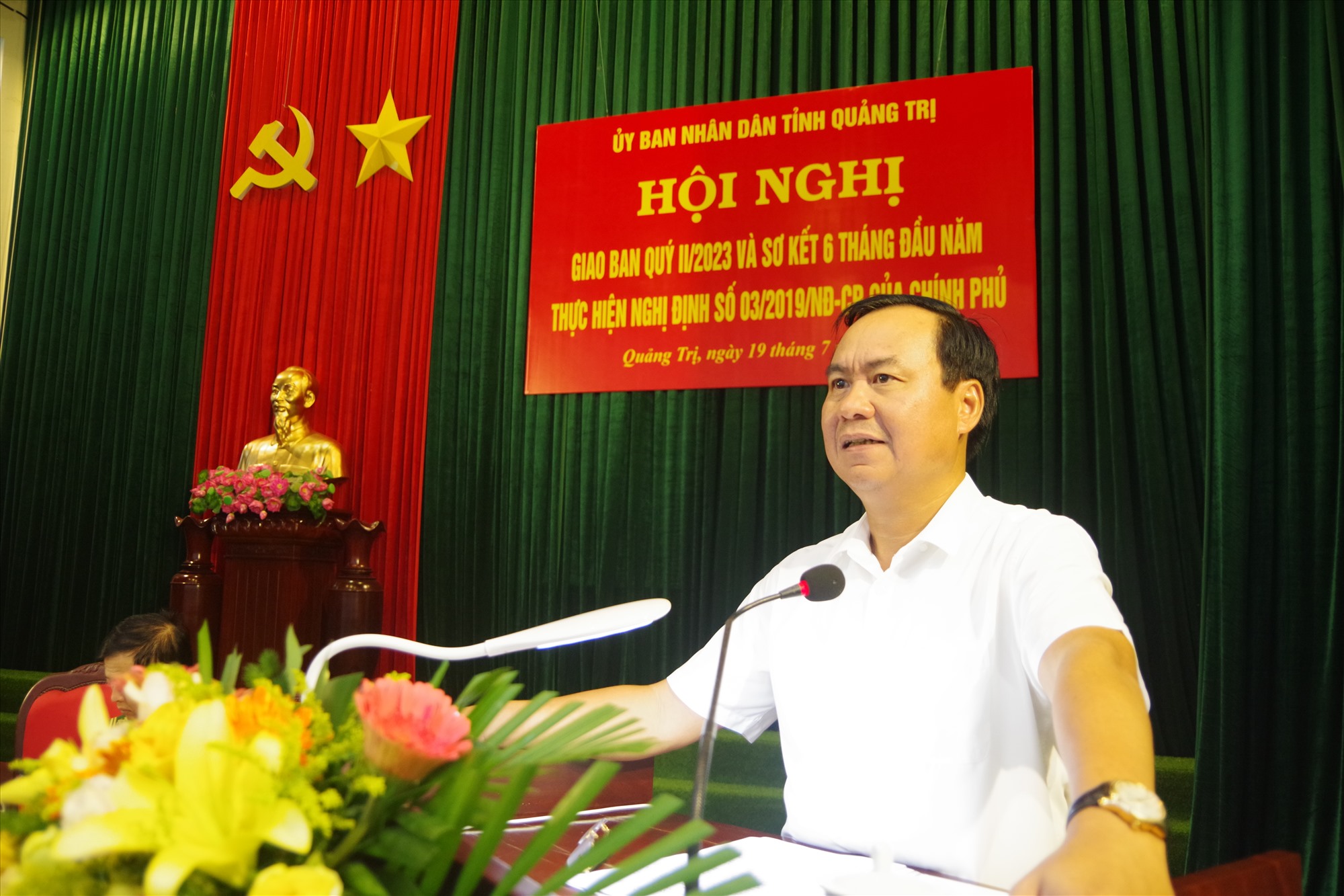 Chủ tịch UBND tỉnh Võ Văn Hưng ghi nhận, biểu dương những kết quả của 3 lực lượng - Ảnh: Đ.T