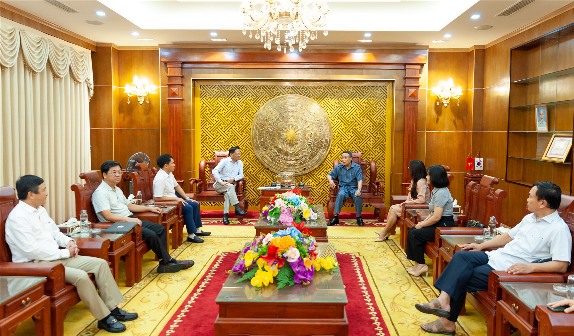 Phó Chủ tịch Thường trực UBND tỉnh Hà Sỹ Đồng làm việc với Hiệp hội Sắn Việt Nam - Ảnh: Trần Tuyền