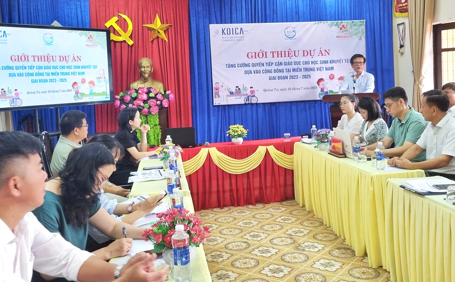 Phó Giám đốc Sở GD&ĐT Quảng Trị Phan Hữu Huyện phát biểu tại buổi giới thiệu dự án -Ảnh: Tú Linh