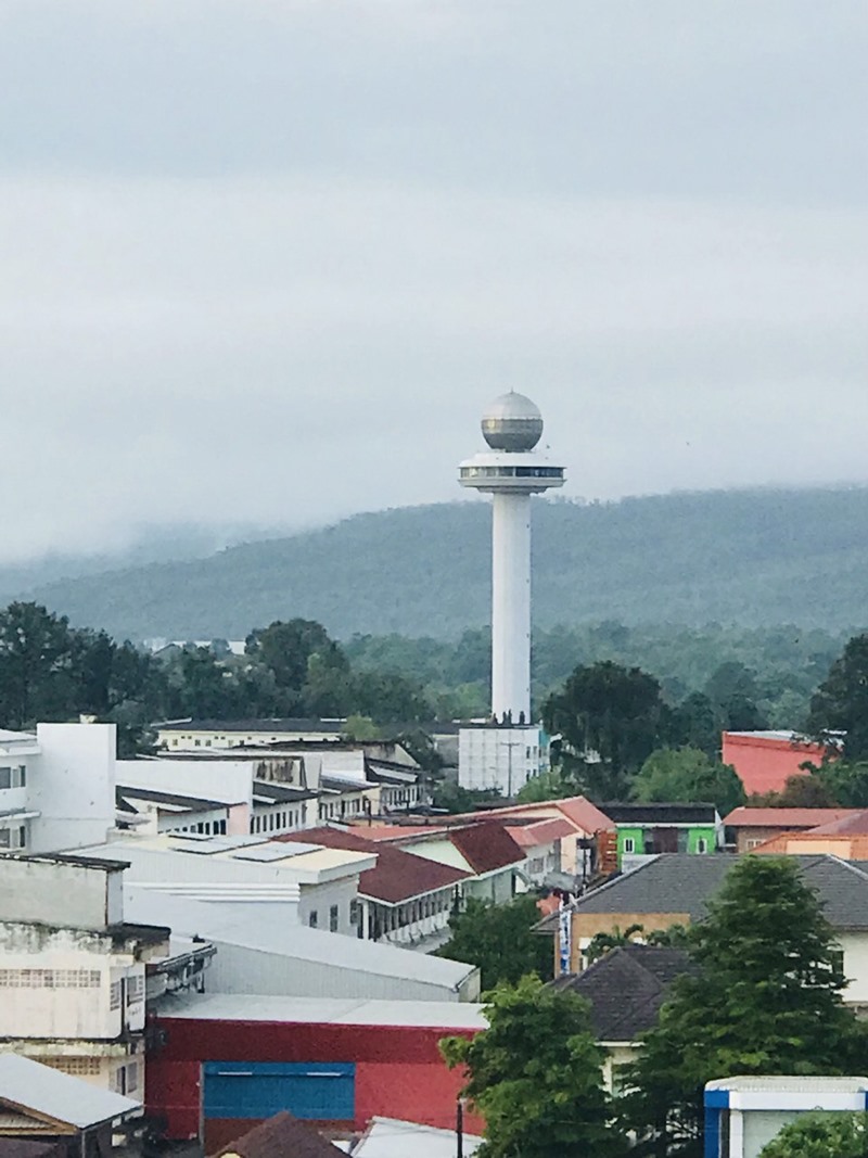 Tháp Ngọc ở tỉnh Mukdahan, Thái Lan do vợ chồng ông Sêng, bà Tý góp vốn xây dựng - Ảnh: N.H