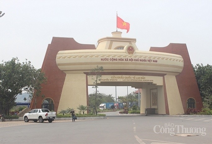 Cửa khẩu Quốc tế Lao Bảo (Quảng Trị) - Điểm đầu trên tuyến hành lang kinh tế Đông - Tây về phía Việt Nam