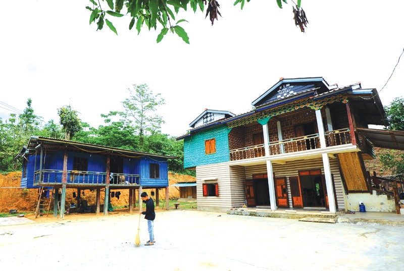 Ngôi nhà của anh Hồ Văn Quý to và đẹp nhất thôn Chênh Vênh - Ảnh: T.T