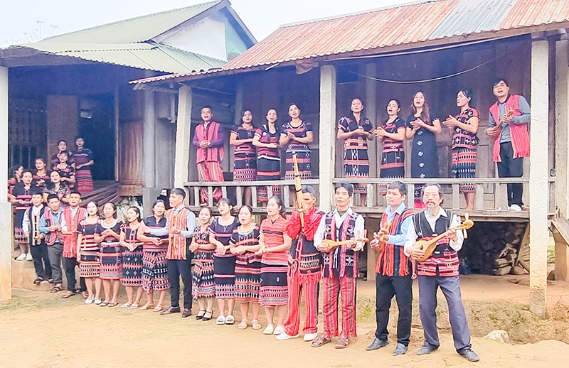 Người Pa Kô ở xã Tà Rụt, huyện Đakrông sinh hoạt văn hóa, văn nghệ truyền thống - Ảnh: M.L