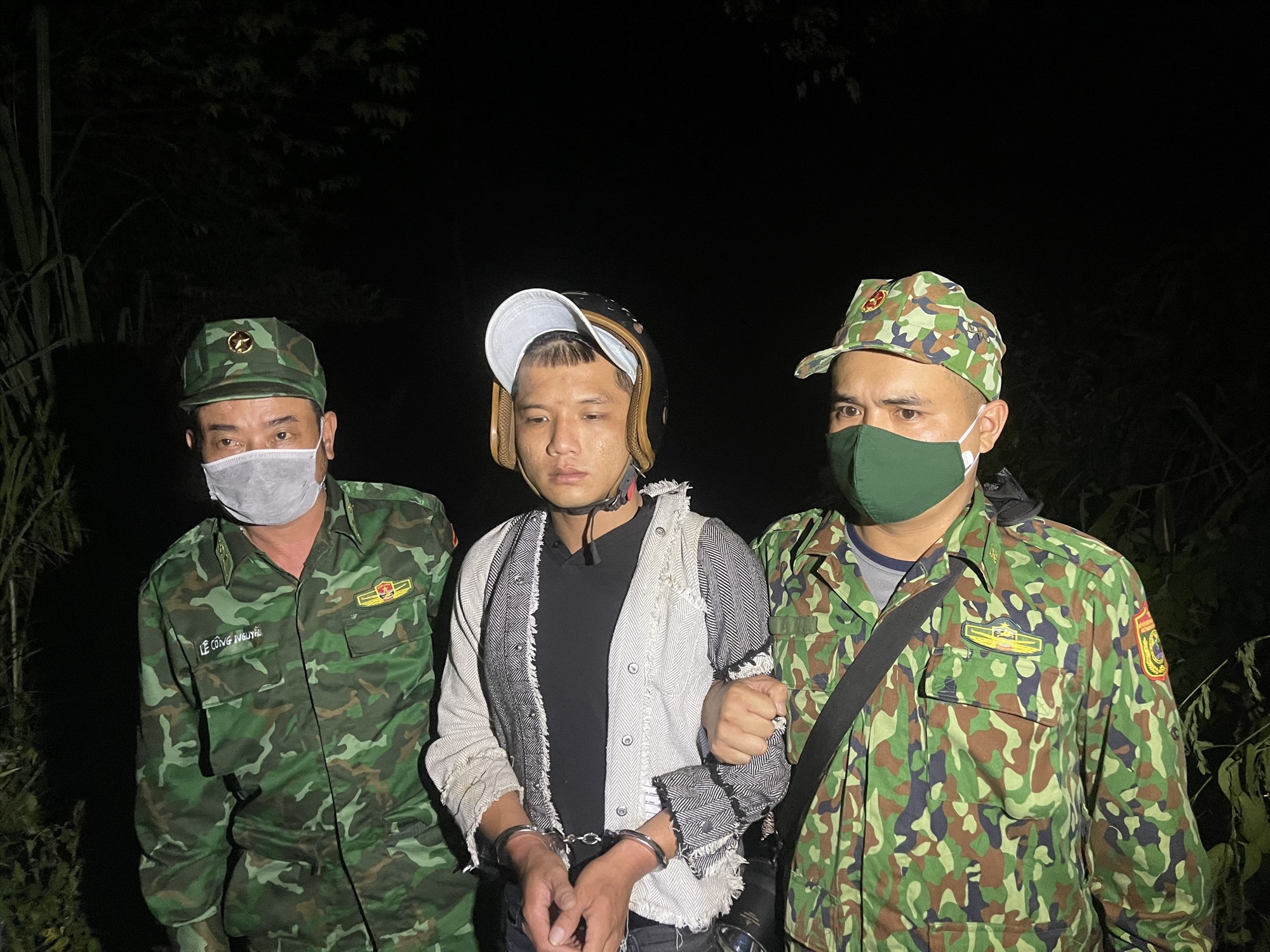 Đối tượng Hồ Ngọc Quý bị bắt giữ khi đang vận chuyển 6 ngàn viên ma túy tổng hợp - Ảnh: MH
