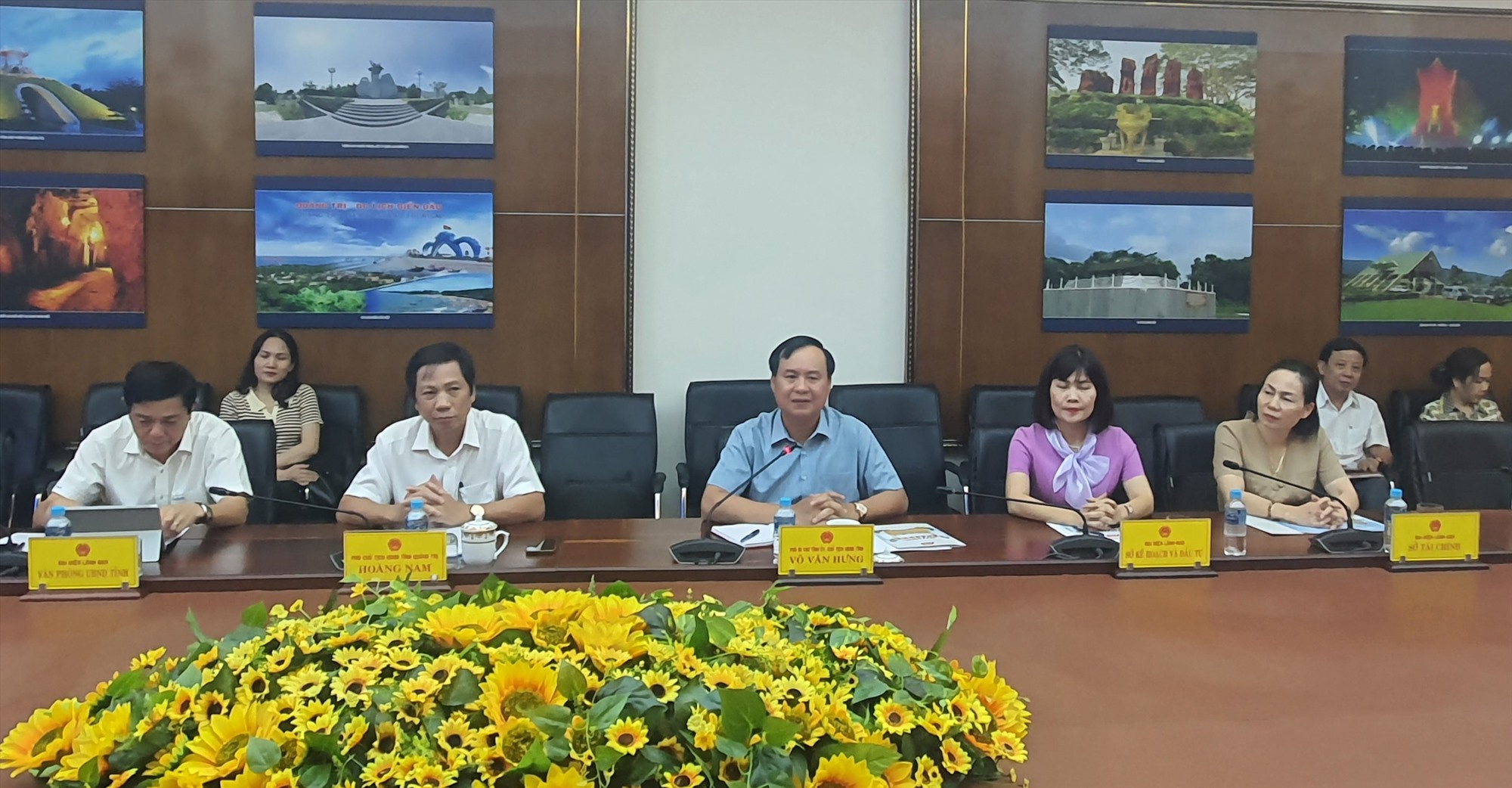 Chủ tịch UBND tỉnh Võ Văn Hưng đề nghị Công ty Cổ phần Bia quốc tế TTC cần có chiến lược kinh doanh phù hợp- Ảnh: L.N