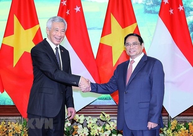 Thủ tướng Phạm Minh Chính và Thủ tướng nước Cộng hòa Singapore Lý Hiển Long. (Ảnh: Dương Giang/TTXVN)