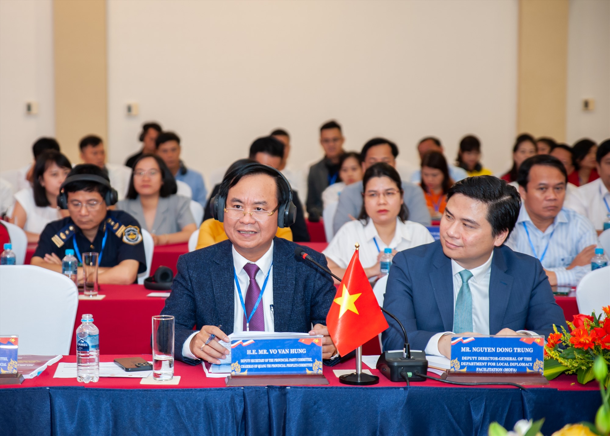 Chủ tịch UBND tỉnh Võ Văn Hưng đồng chủ trì phiên thảo luận - Ảnh: Trần Tuyền