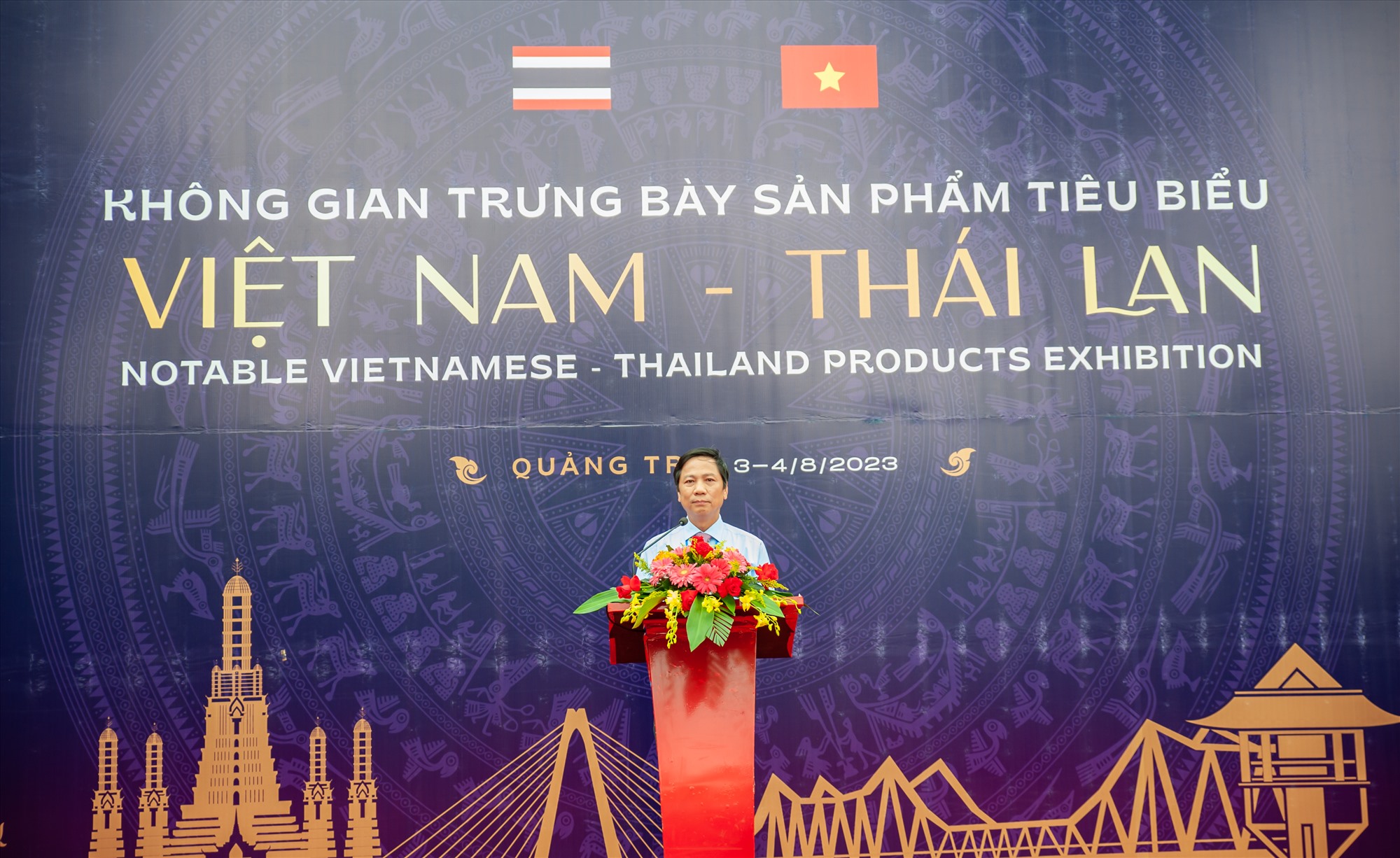 Phó Chủ tịch UBND tỉnh Hoàng Nam phát biểu khai mạc chương trình - Ảnh: Trần Tuyền