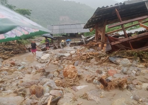 Mưa lũ làm sụp đổ, hỏng nhiều ngôi nhà cùng tài sản của người dân ở Lai Châu. (Ảnh: TTXVN phát)