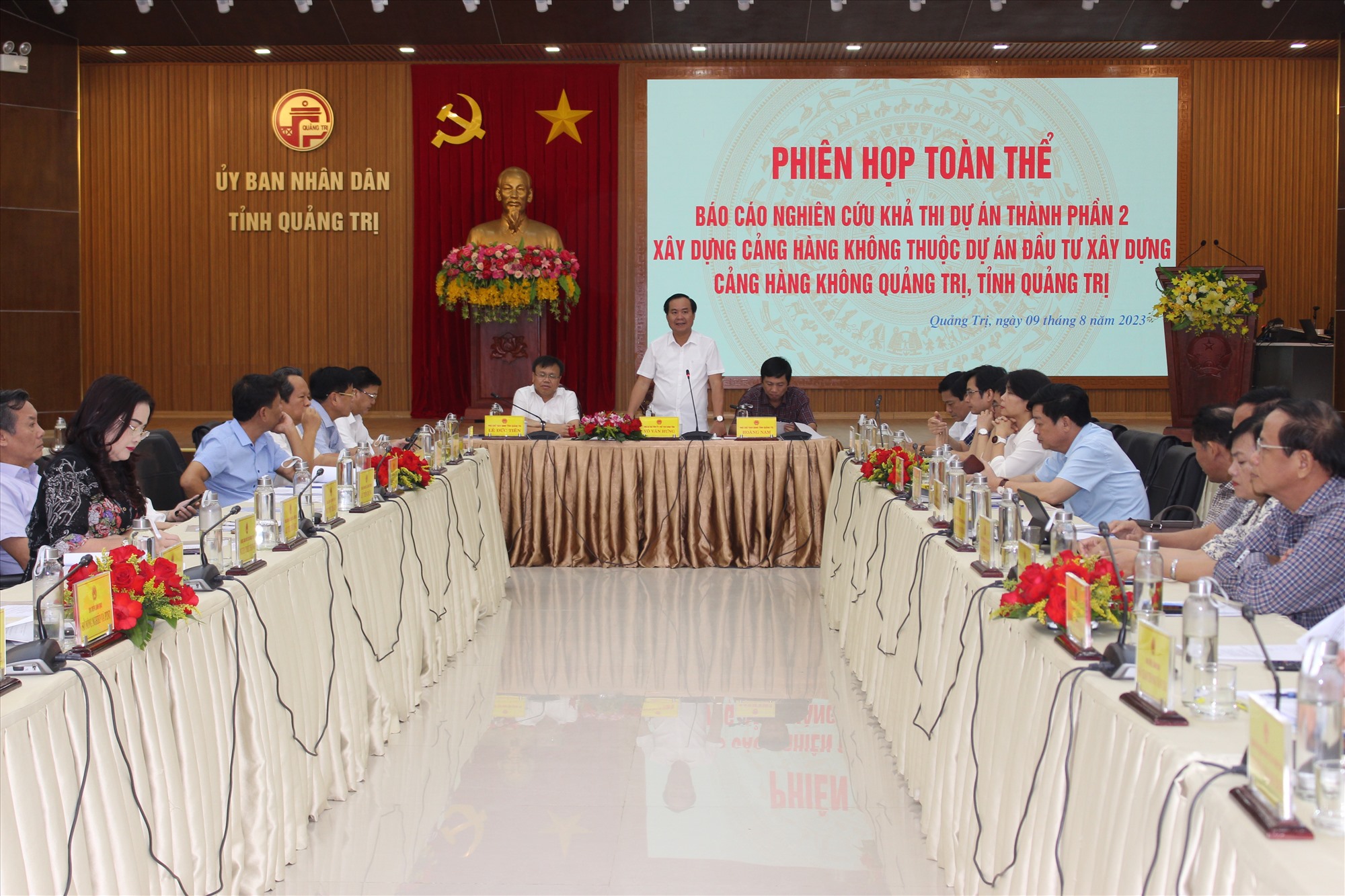 Chủ tịch UBND tỉnh Võ Văn Hưng yêu cầu các sở, ngành, đơn vị tập trung nỗ lực hoàn thiện thủ tục hồ sơ dự án CHK Quảng Trị theo quy định của pháp luật - Ảnh: T.T
