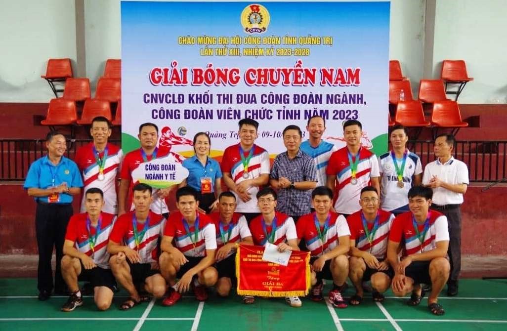 Đội bóng chuyền nam Công đoàn ngành Y tế tỉnh Quảng Trị