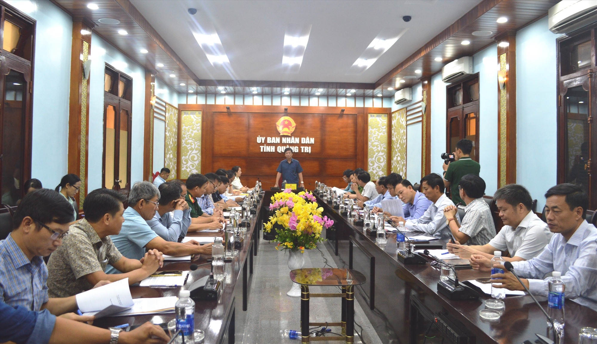 Phó Chủ tịch UBND tỉnh Hoàng Nam phát biểu tại cuộc họp - Ảnh: ĐV